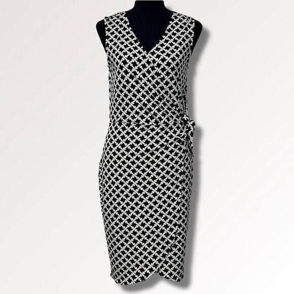 Banana Republic Dresses & Skirts - Banana Republic Side Knot Faux Wrap Sleeveless Dress Sz XS Black and White
